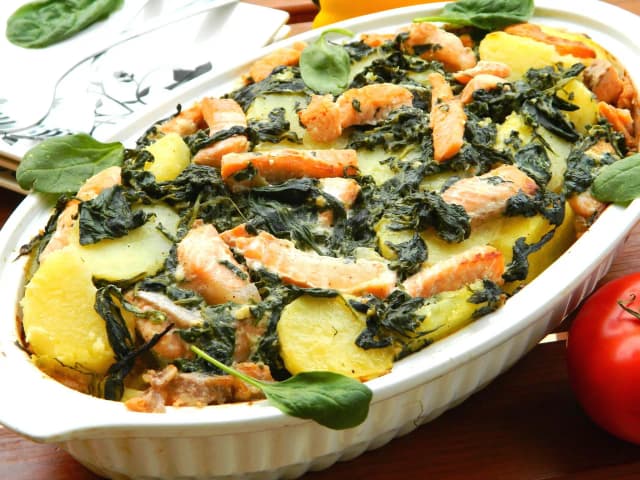 Prosta zapiekanka ziemniaczana z łososiem wędzonym, którą pokochasz Prosta zapiekanka ziemniaczana z łososiem wędzonym, którą pokochasz