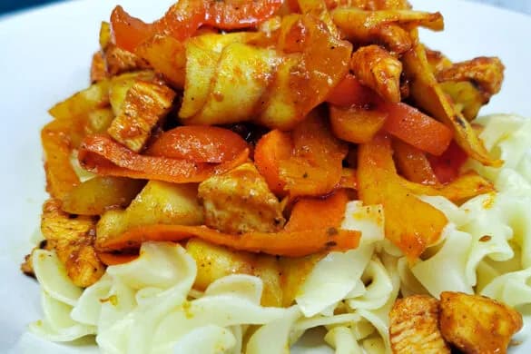 Zapiekanka z marchewką i kurczakiem - łatwy przepis na pyszne danie Zapiekanka z marchewką i kurczakiem - łatwy przepis na pyszne danie