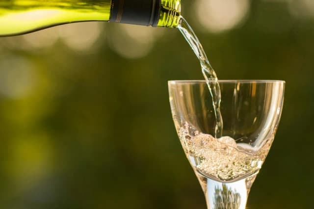 Wino do drobiu i risotto? Poznaj białe odmiany, które doskonale komponują się z lekkimi daniami Wino do drobiu i risotto? Poznaj białe odmiany, które doskonale komponują się z lekkimi daniami