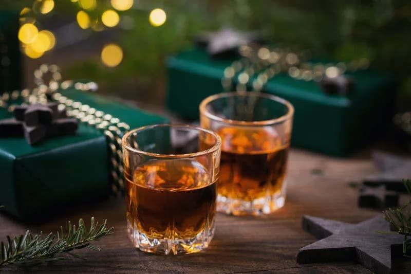 Jakie whisky na prezent – idealne wybory na każdą okazję Jakie whisky na prezent – idealne wybory na każdą okazję