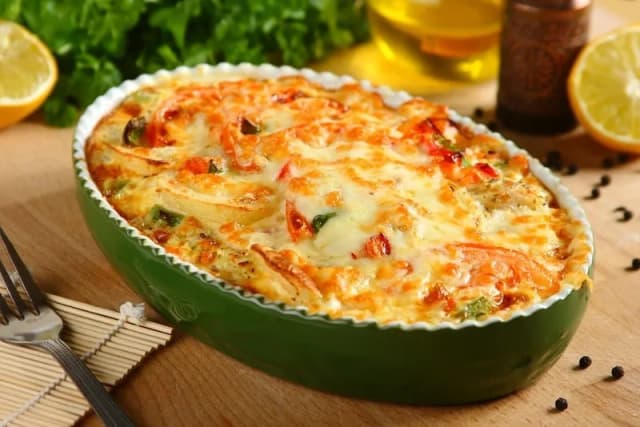 Prosta zapiekanka z ziemniakami i rybą, która zachwyci smakiem Prosta zapiekanka z ziemniakami i rybą, która zachwyci smakiem
