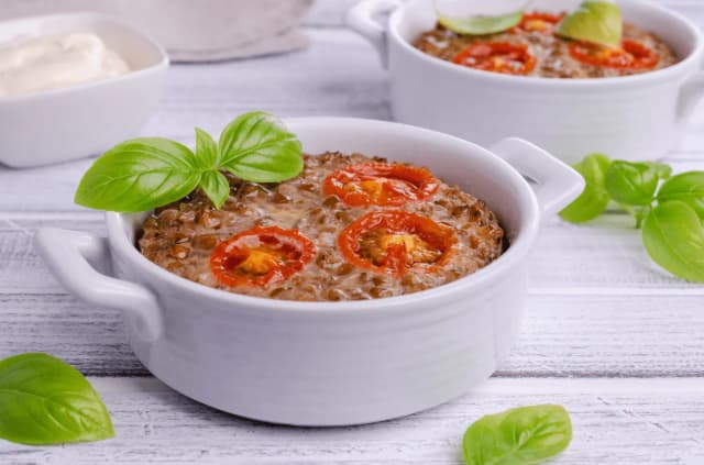 Sycąca zapiekanka z kaszy gryczanej i fety – prosty przepis na obiad Sycąca zapiekanka z kaszy gryczanej i fety – prosty przepis na obiad