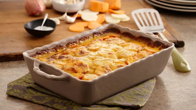 Jak przygotować zapiekankę ziemniaczaną z serem żółtym, która zachwyci każdego Jak przygotować zapiekankę ziemniaczaną z serem żółtym, która zachwyci każdego