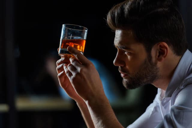 W czym się pije whisky? Odkryj najlepsze połączenia i smaki W czym się pije whisky? Odkryj najlepsze połączenia i smaki