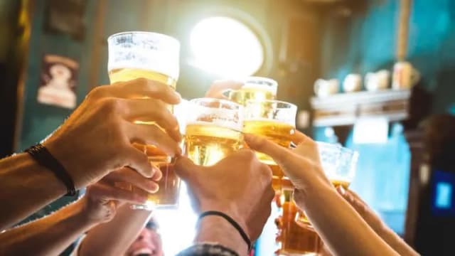 Czy piwo tuczy? Poznaj prawdę o kaloriach i przybieraniu na wadze Czy piwo tuczy? Poznaj prawdę o kaloriach i przybieraniu na wadze