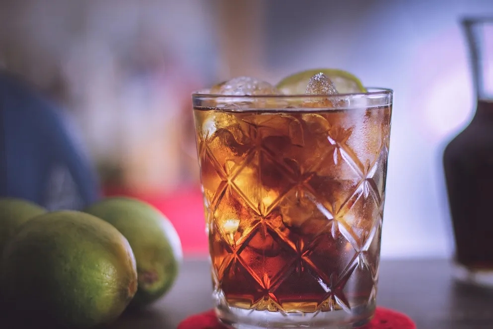 Jak pić whisky proporcje - idealne mixy dla lepszego smaku Jak pić whisky proporcje - idealne mixy dla lepszego smaku