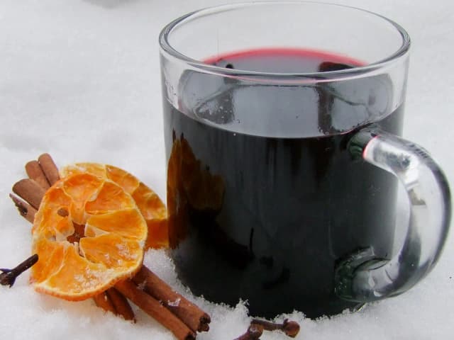 Jak podgrzać grzaniec, aby uniknąć zniszczenia smaku wina Jak podgrzać grzaniec, aby uniknąć zniszczenia smaku wina