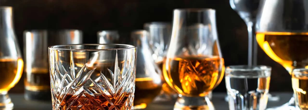 Czym się różni brandy od whisky? Odkryj kluczowe różnice i smaki Czym się różni brandy od whisky? Odkryj kluczowe różnice i smaki